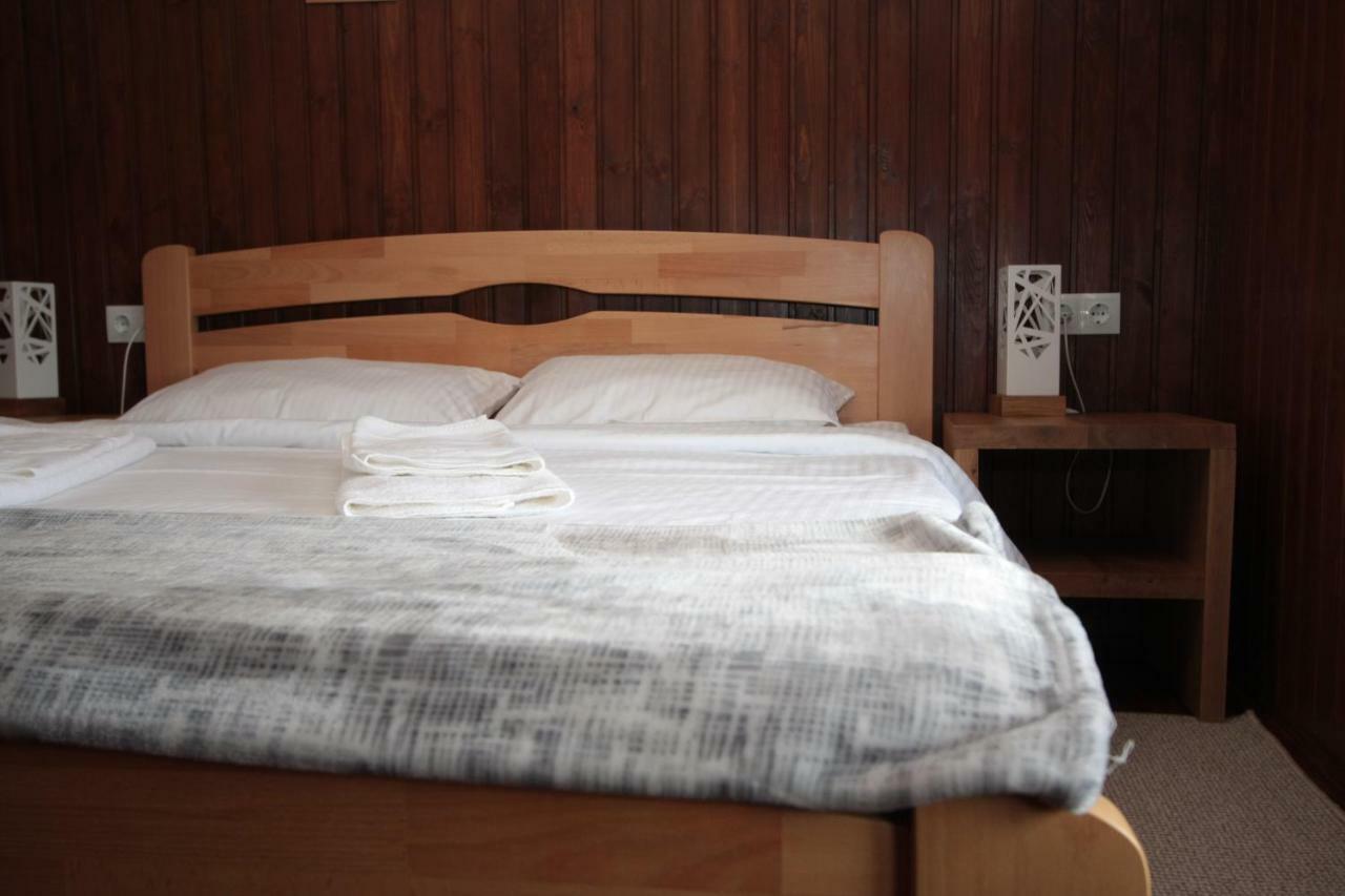 Ostrivky Hotel Svityaz' Buitenkant foto